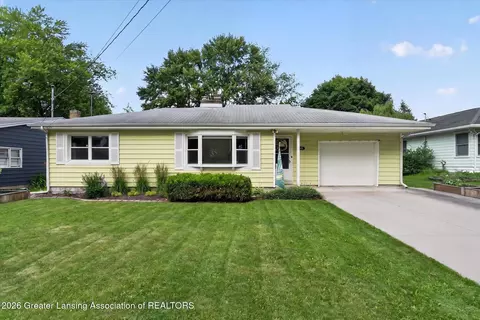 928 Robins Rd, Lansing, MI 48917