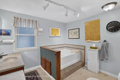 Bath - 928 Robins Rd, Lansing, MI 48917 photo 4 of 4