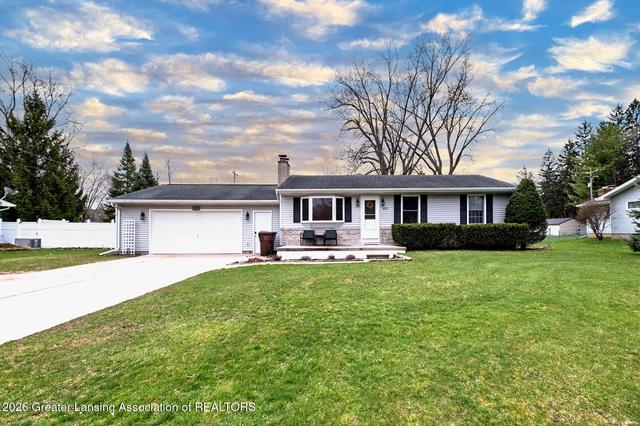 4037 S Pine Dell Dr, Lansing, MI 48911