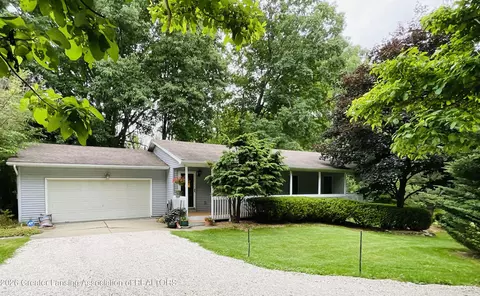 6845 S Ainger Rd, Olivet, MI 49076