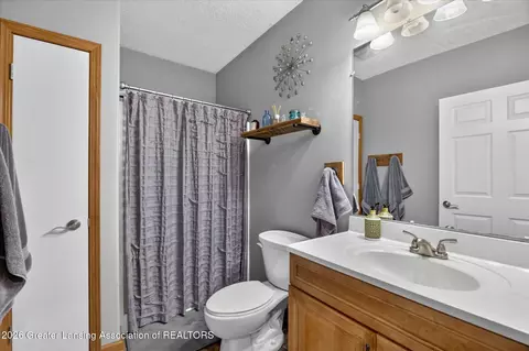 Bath - 7844 Ashbrook Dr, Haslett, MI 48840 photo 4 of 4