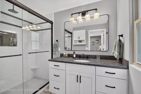 Bath - 7844 Ashbrook Dr, Haslett, MI 48840 photo 3 of 4