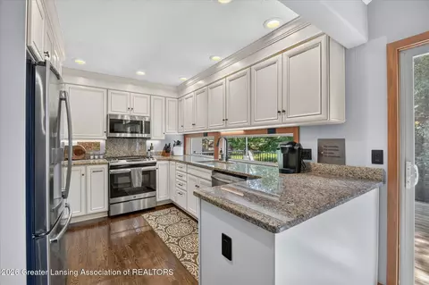Kitchen - 7844 Ashbrook Dr, Haslett, MI 48840 photo 2 of 4