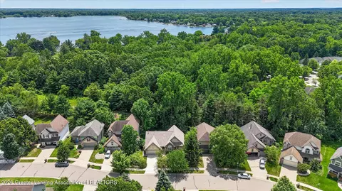 View/Area - 7844 Ashbrook Dr, Haslett, MI 48840 photo 4 of 11