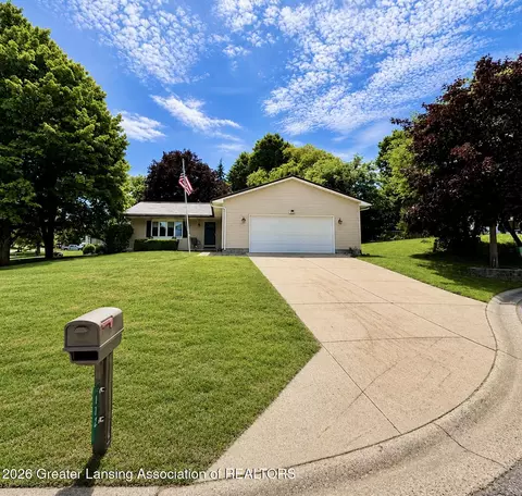 112 Wedgewood Dr, Charlotte, MI 48813