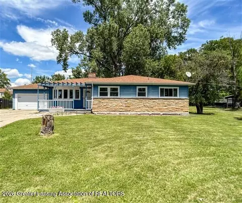 926 Dryer Farm Rd, Lansing, MI 48917