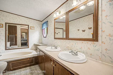 Bath - 6440 Benn Rd, Jackson, MI 49201 photo 1 of 4