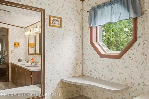 Bath - 6440 Benn Rd, Jackson, MI 49201 photo 3 of 4