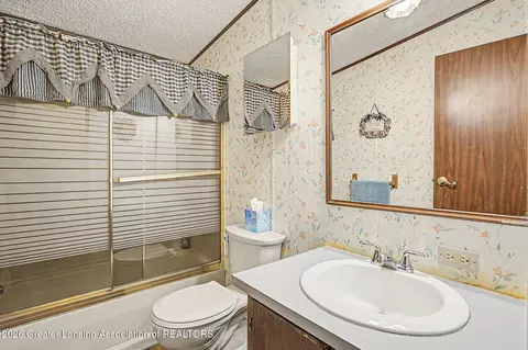 Bath - 6440 Benn Rd, Jackson, MI 49201 photo 4 of 4