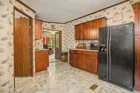 Entry Way - 6440 Benn Rd, Jackson, MI 49201 photo 2 of 3