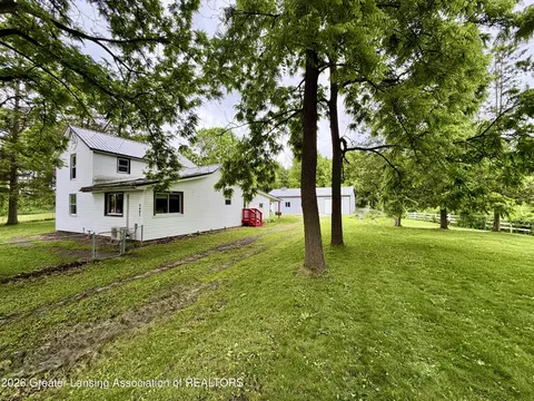 5447 Woods Rd, Bellevue, MI 49021