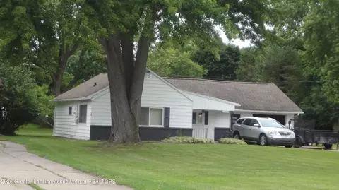 1023 Bretton Rd, Lansing, MI 48917