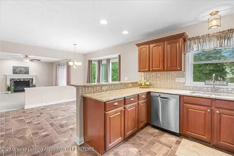 12855 Chartreuse Dr, Dewitt, MI 48820 photo 19