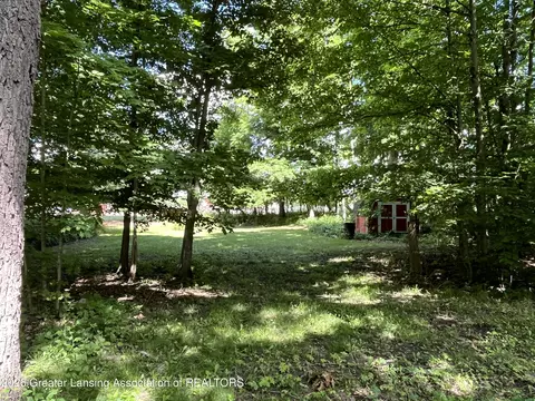 13708 Oneida Rd, Grand Ledge, MI 48837 photo 2