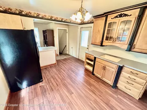 Kitchen - 913 Everett Dr, Lansing, MI 48915 photo 2 of 2