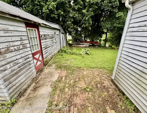 Exterior - 913 Everett Dr, Lansing, MI 48915 photo 1 of 3