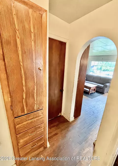 Entry Way - 913 Everett Dr, Lansing, MI 48915 photo 1 of 6