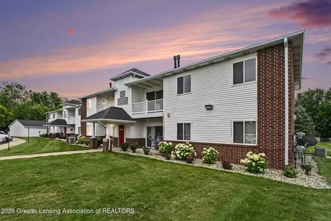 904 Carom Cir #148, Mason, MI 48854