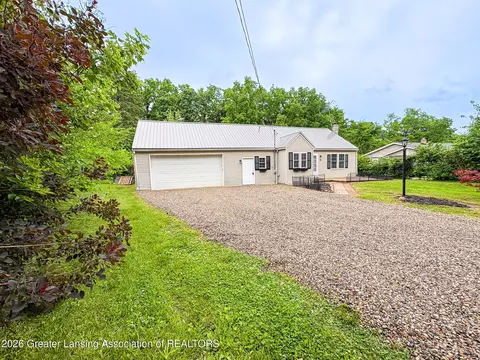 16 Riverside Pkwy, Battle Creek, MI 49015