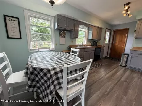 Kitchen - 9230 W Howe Rd, Eagle, MI 48822 photo 5 of 7