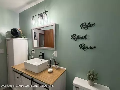 Bath - 9230 W Howe Rd, Eagle, MI 48822 photo 3 of 4