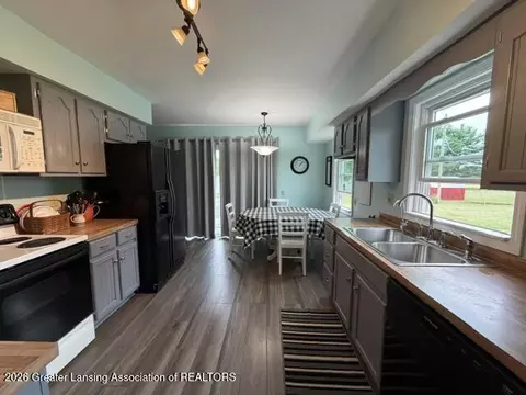 Kitchen - 9230 W Howe Rd, Eagle, MI 48822 photo 1 of 7