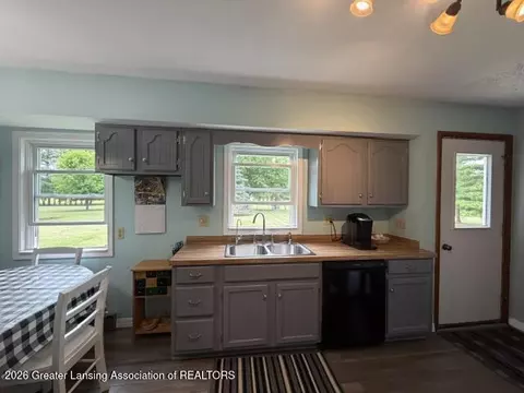 Kitchen - 9230 W Howe Rd, Eagle, MI 48822 photo 7 of 7