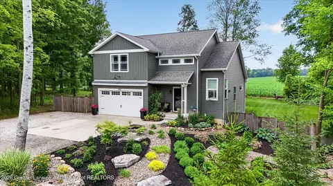 Exterior - 1695 W Solon Rd, Dewitt, MI 48820 photo 3 of 15