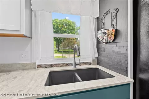 601 Kipling Blvd, Lansing, MI 48912 photo 16