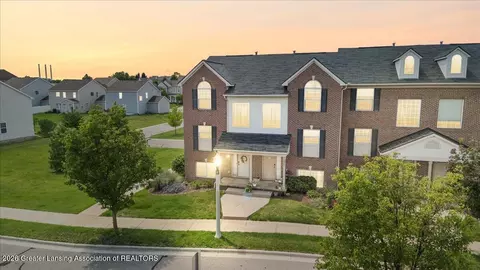 625 Nantucket Dr, Lansing, MI 48906