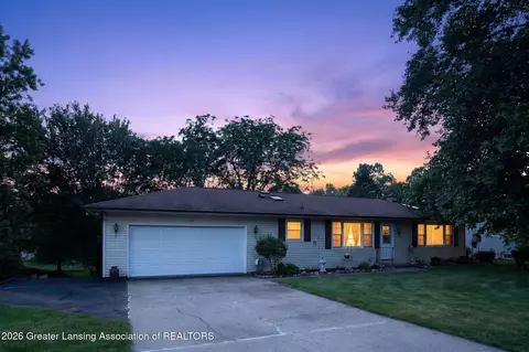 524 Gettysburg Dr, Lansing, MI 48917