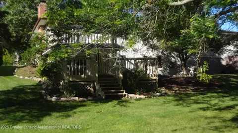524 Gettysburg Dr, Lansing, MI 48917