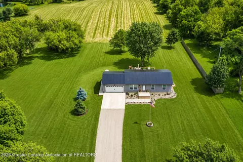 2550 Harmon Rd, Saint Johns, MI 48879