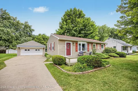 6923 Meese Dr, Lansing, MI 48911