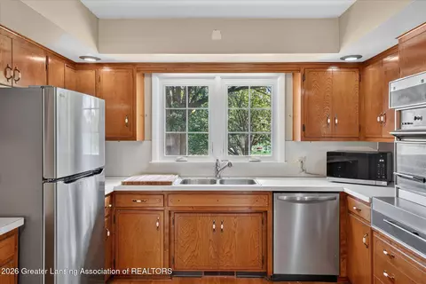 Kitchen - 11892 S Wright Rd, Eagle, MI 48822 photo 2 of 3