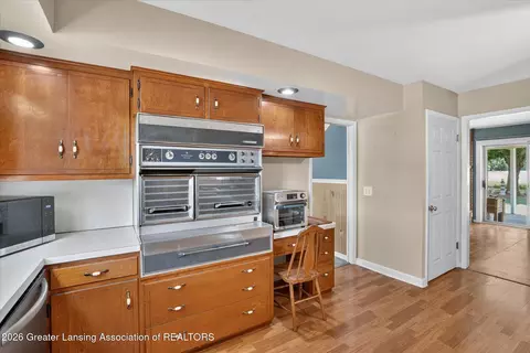 Kitchen - 11892 S Wright Rd, Eagle, MI 48822 photo 3 of 3