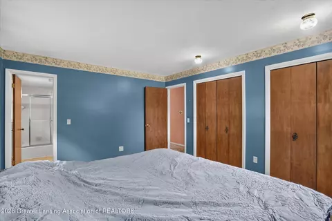 Bedroom - 11892 S Wright Rd, Eagle, MI 48822 photo 3 of 9