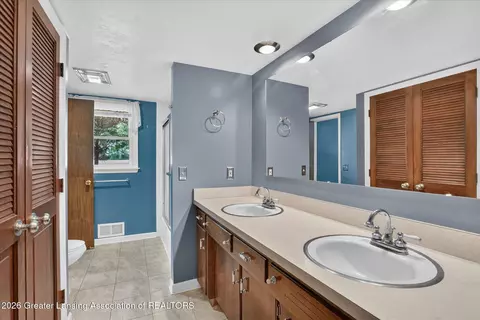 Bath - 11892 S Wright Rd, Eagle, MI 48822 photo 2 of 4