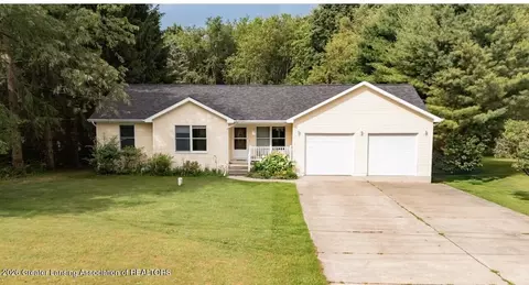 7310 W Victoria Dr, Laingsburg, MI 48848