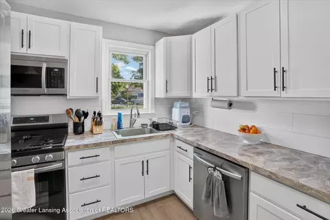 Kitchen - 730 Hunter Blvd, Lansing, MI 48910 photo 1 of 4