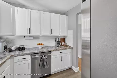 Kitchen - 730 Hunter Blvd, Lansing, MI 48910 photo 3 of 4