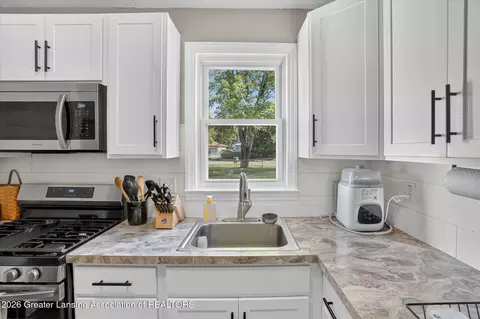 Kitchen - 730 Hunter Blvd, Lansing, MI 48910 photo 4 of 4