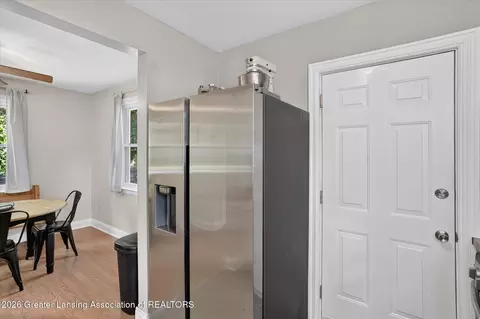 Entry Way - 730 Hunter Blvd, Lansing, MI 48910 photo 3 of 4