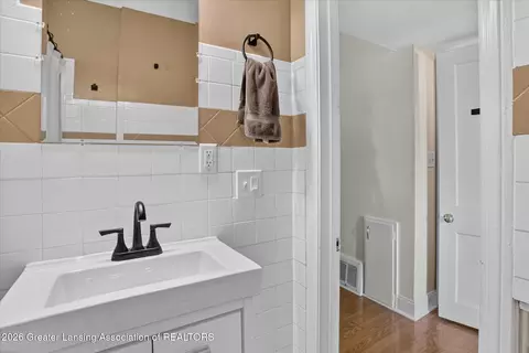 Bath - 730 Hunter Blvd, Lansing, MI 48910 photo 1 of 1