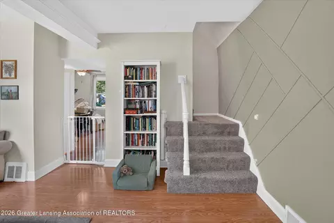 Entry Way - 730 Hunter Blvd, Lansing, MI 48910 photo 2 of 4