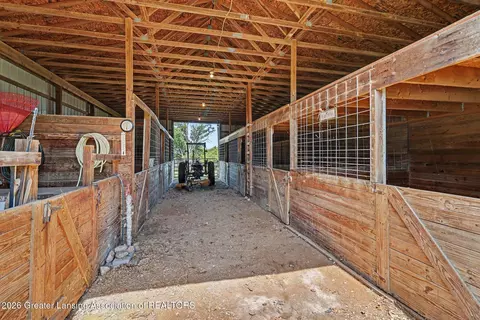 Entry Way - 4270 Trumble Rd, Jackson, MI 49201 photo 1 of 2