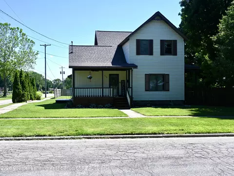228 Union St, Grand Ledge, MI 48837