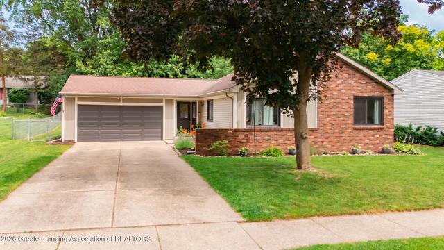 1930 Beacon Hill Dr, Lansing, MI 48906