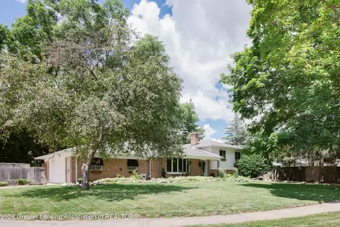 3824 Schlee St, Lansing, MI 48910