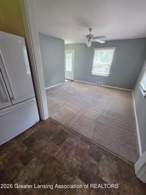 Living - 1214 Sherman St, Adrian, MI 49221 photo 1 of 4